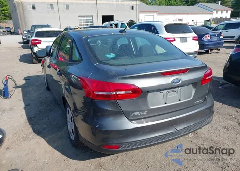 2016 Ford Focus S z USA, uszkodzony, nr VIN 1FADP3E21GL228001